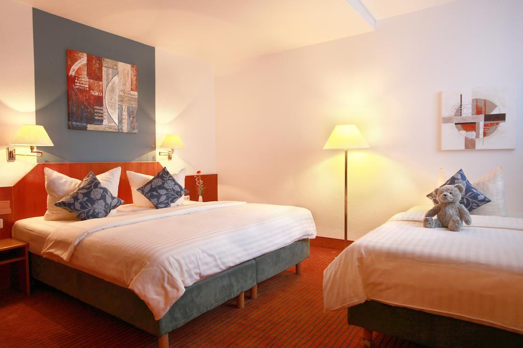 Dreibettzimmer mit eigenem Bad